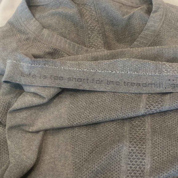 Lululemon Swiftly Tech Long-Sleeve Shirt 2.0 in Grey Size: 6 - Picture 4 of 10